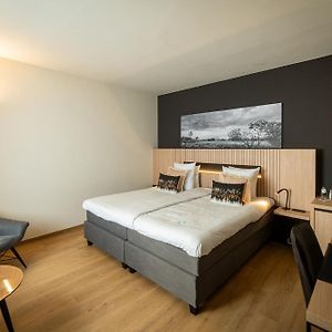 Suite met een King Size Bed in een Bijgebouw